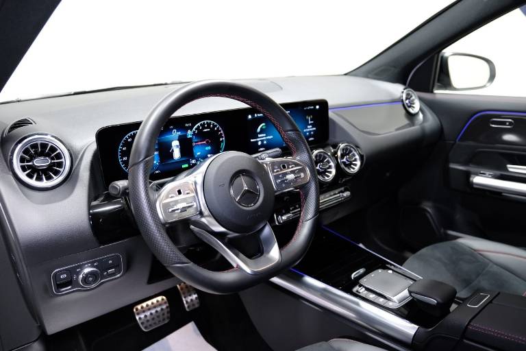 MERCEDES-BENZ GLA 250 5