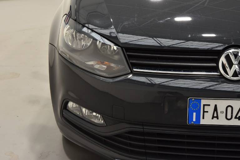 VOLKSWAGEN Polo 13