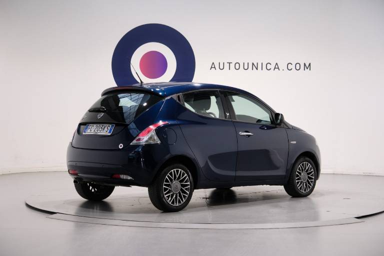 LANCIA Ypsilon 16
