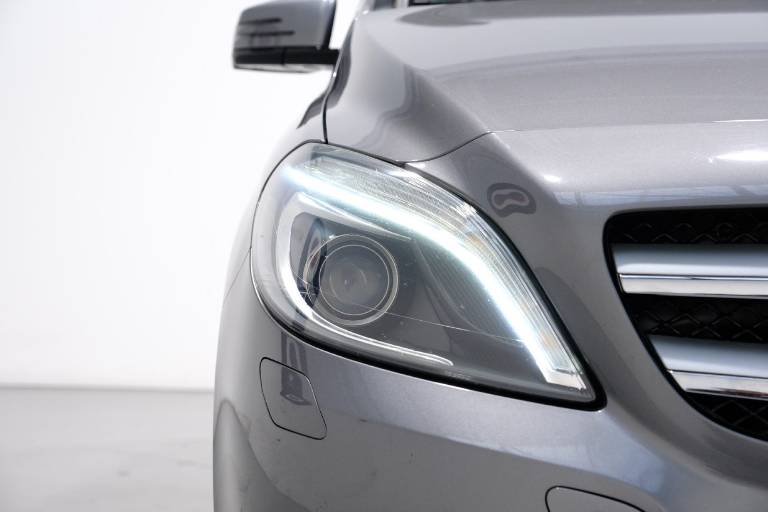 MERCEDES-BENZ B 200 16