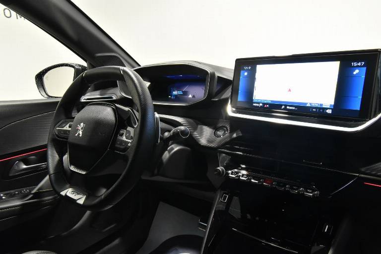 PEUGEOT 208 28