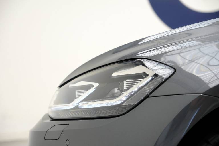 VOLKSWAGEN Golf GTD 12
