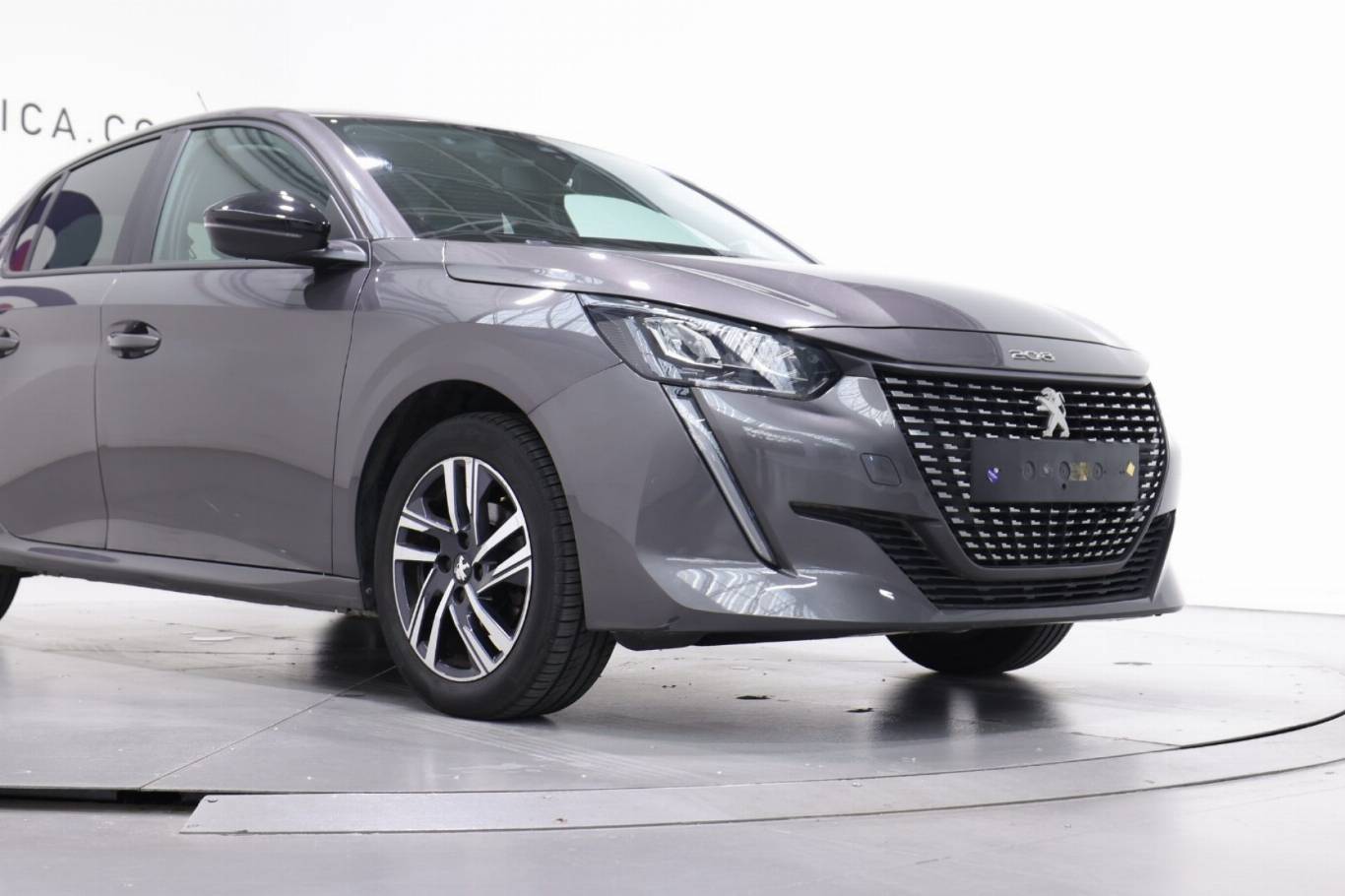 PEUGEOT 208 11