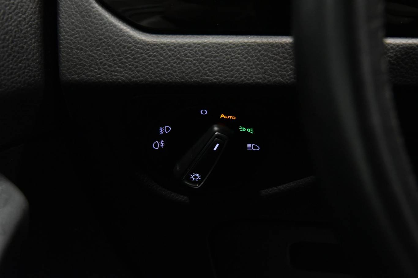 VOLKSWAGEN Touran 28