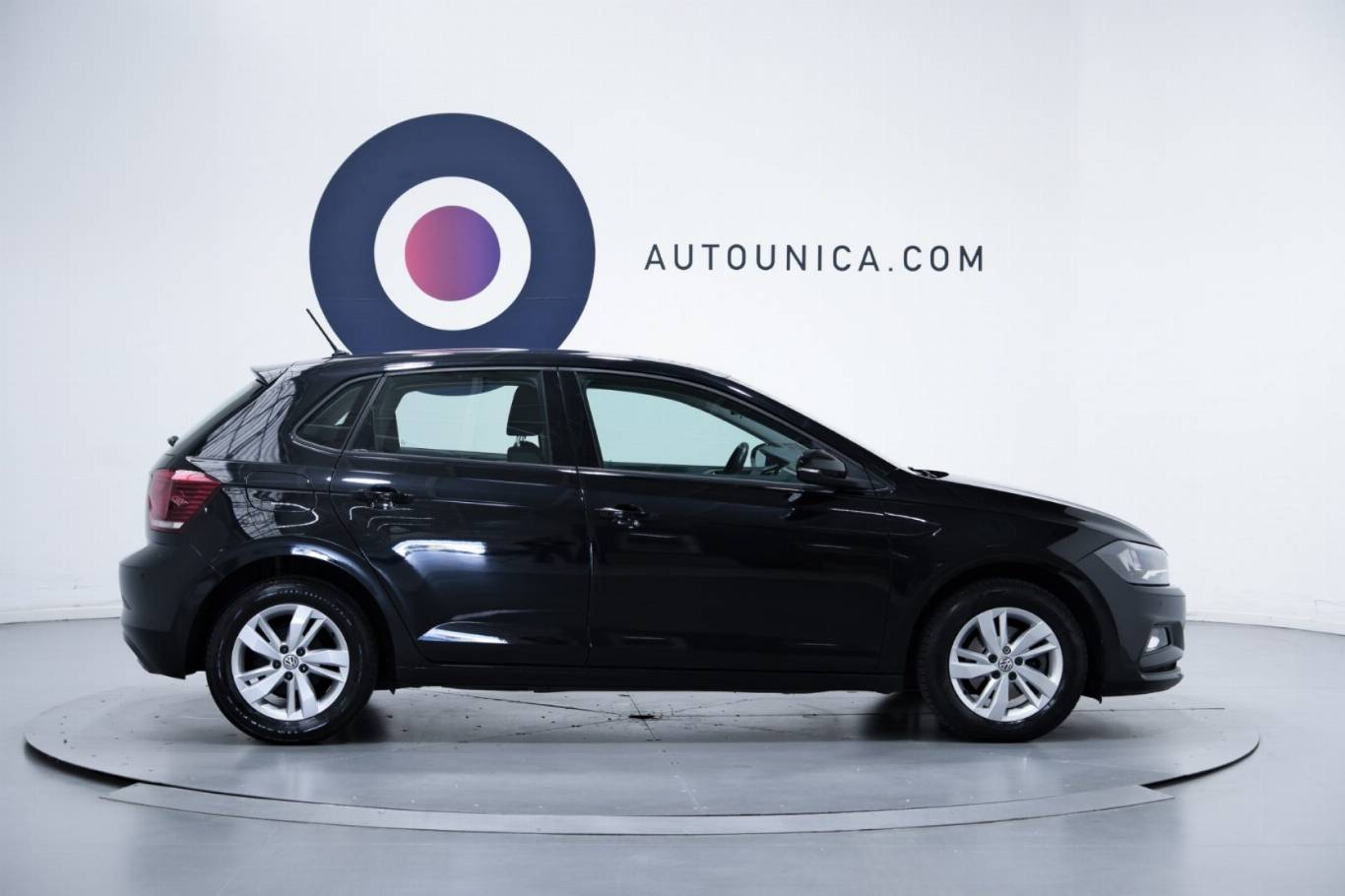 VOLKSWAGEN Polo 4
