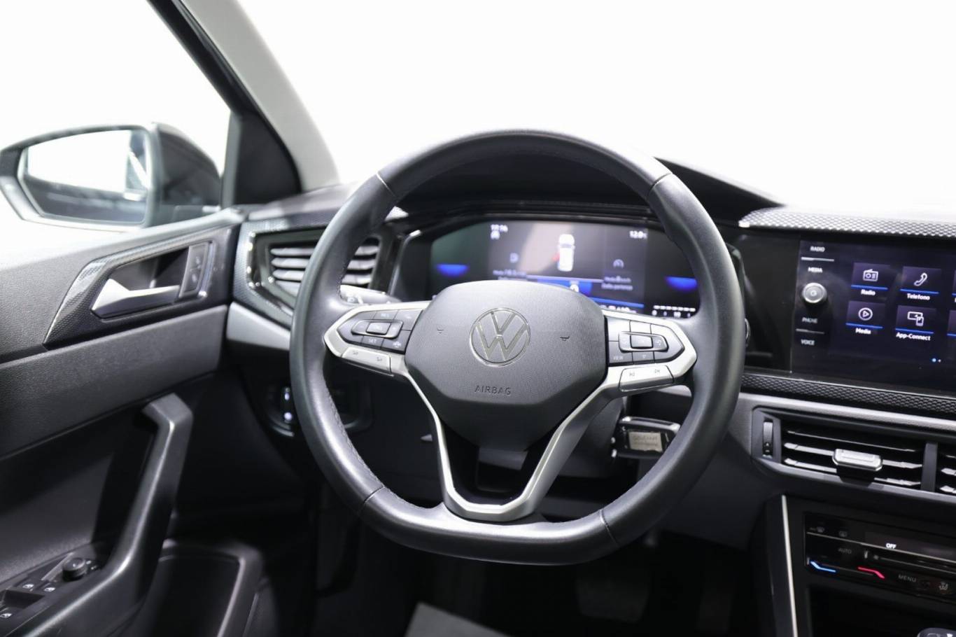 VOLKSWAGEN Polo 38