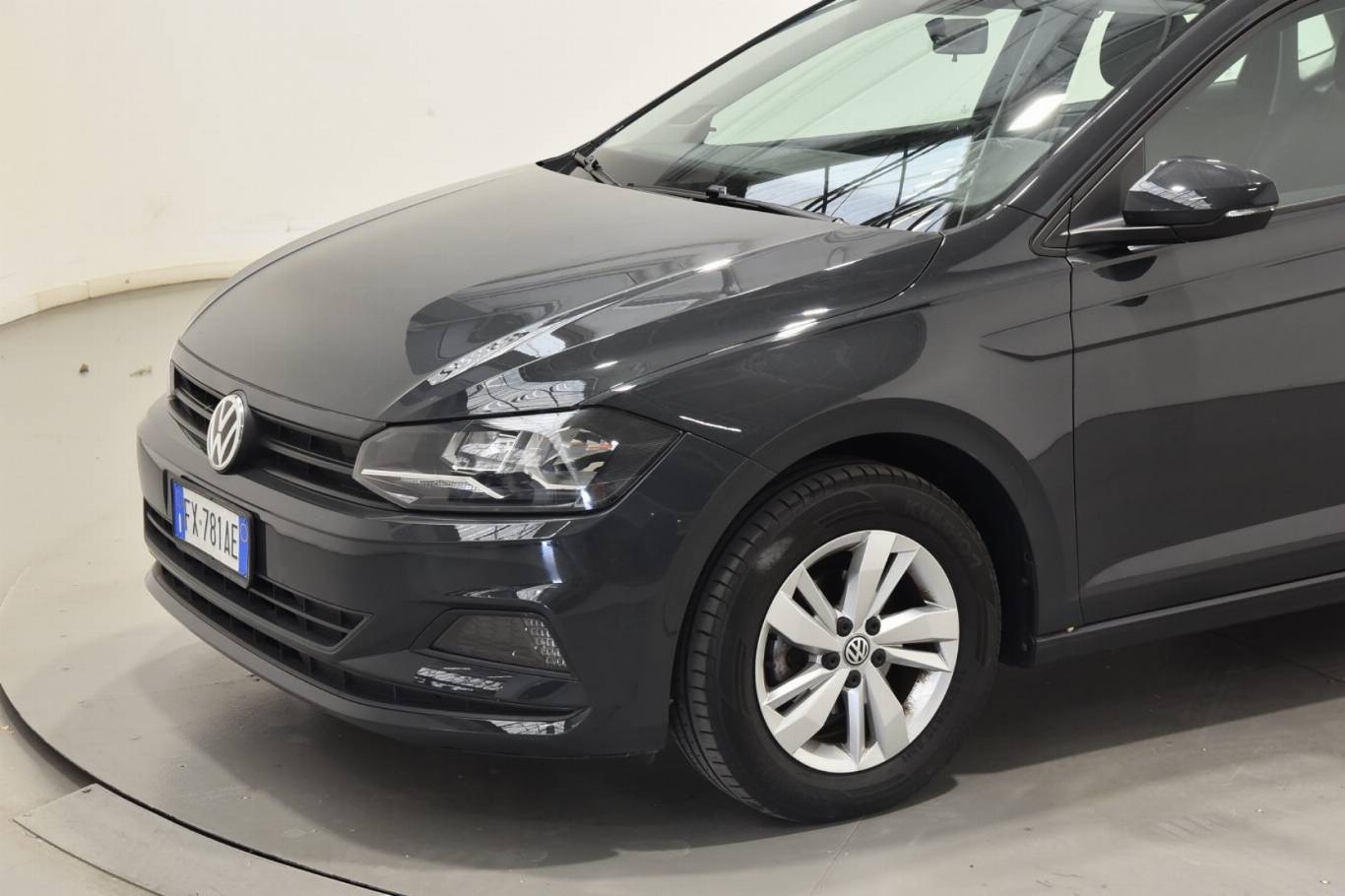 VOLKSWAGEN Polo 25