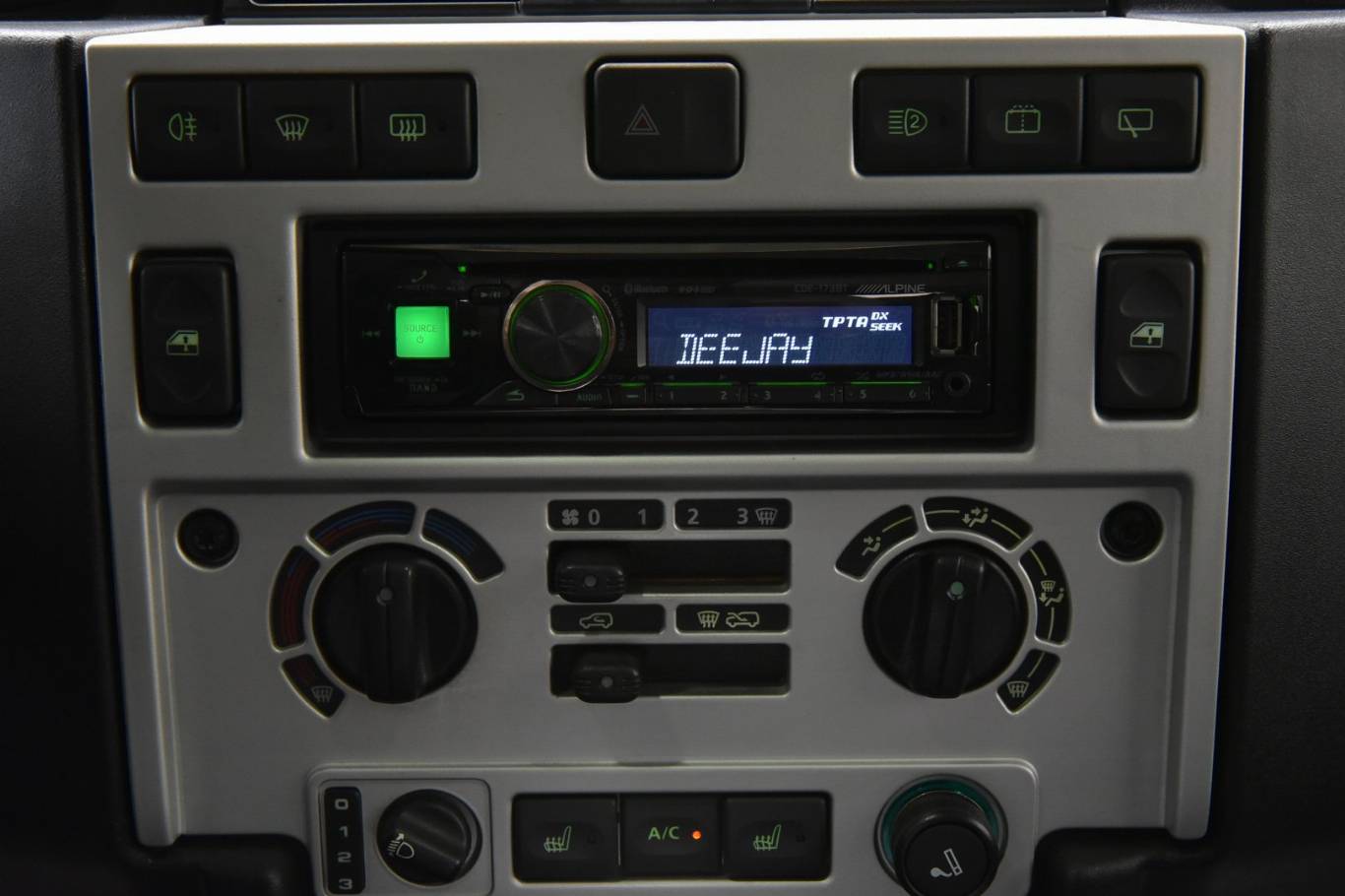 LAND ROVER Defender 9