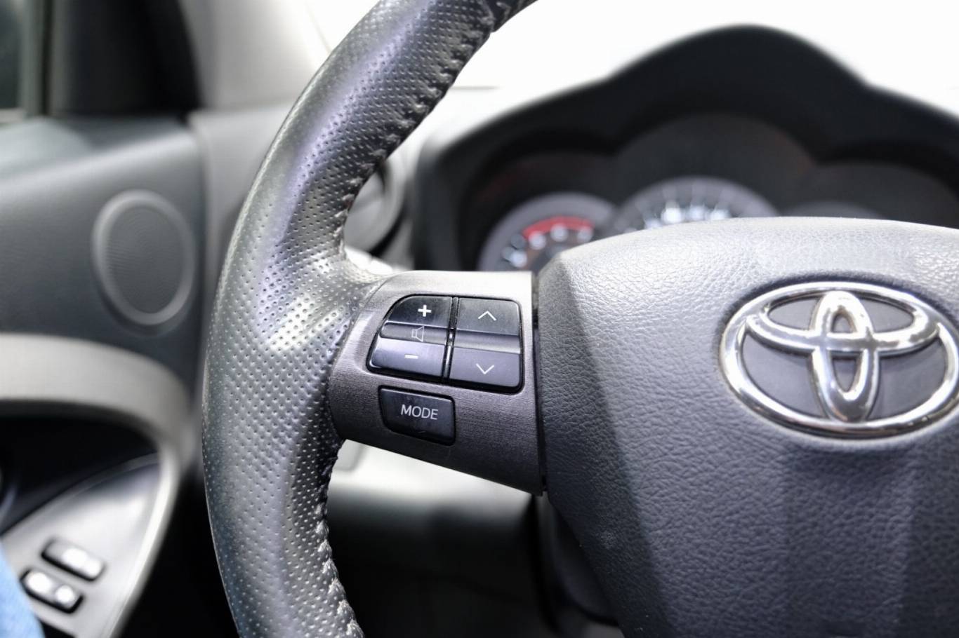 TOYOTA RAV 4 MY23 20