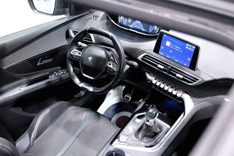 PEUGEOT 3008 11