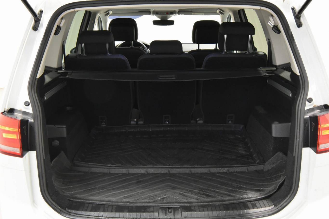 VOLKSWAGEN Touran 13