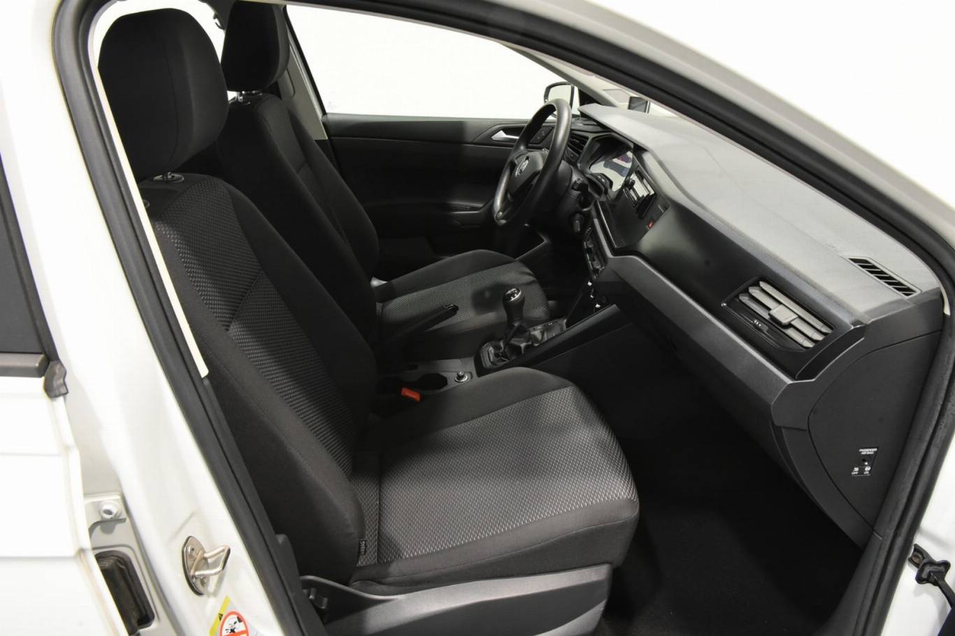 VOLKSWAGEN Polo 25