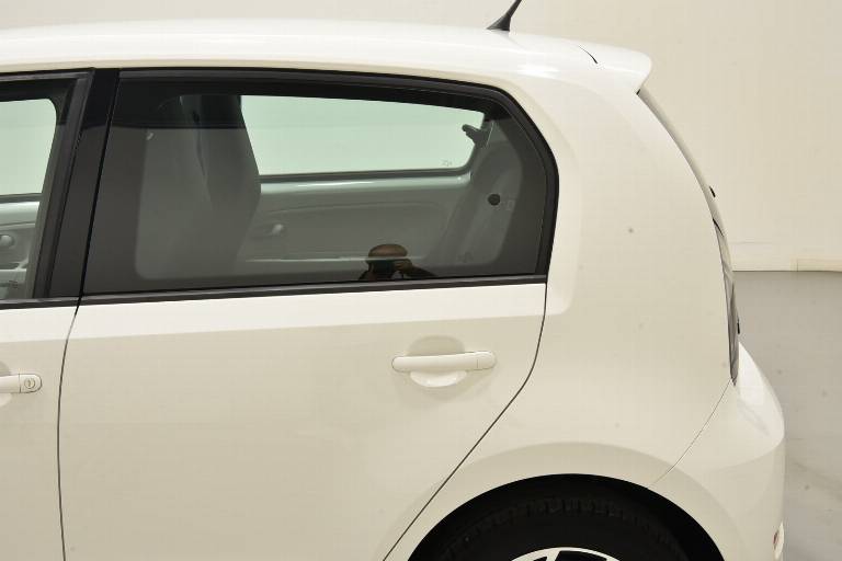 VOLKSWAGEN Up! 41