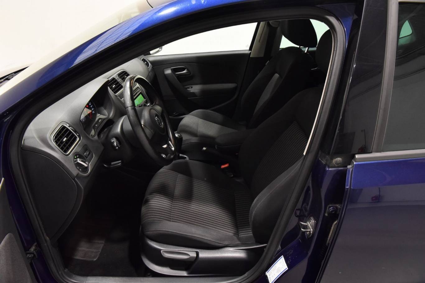 VOLKSWAGEN Polo 4
