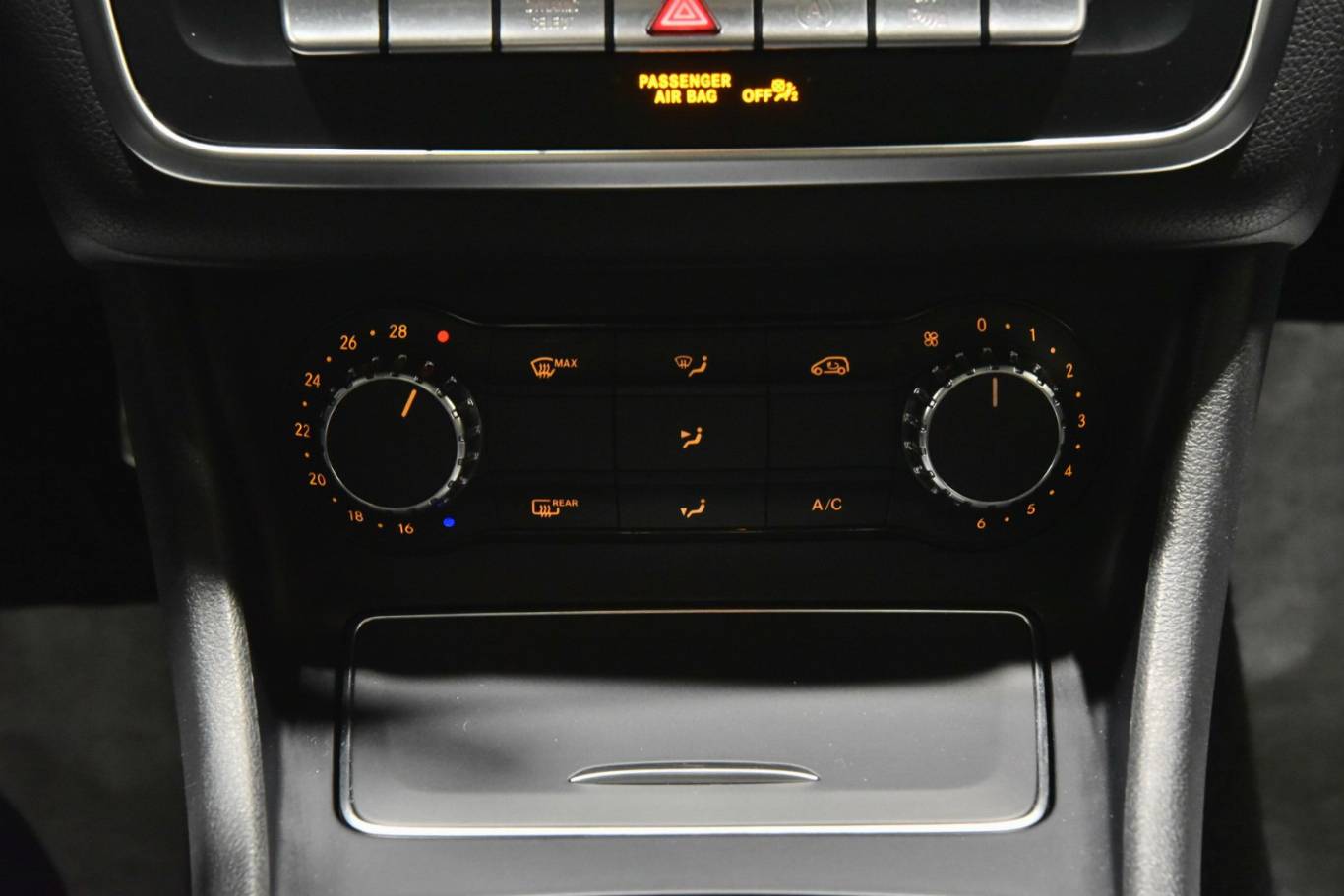 MERCEDES-BENZ CLA 220 10