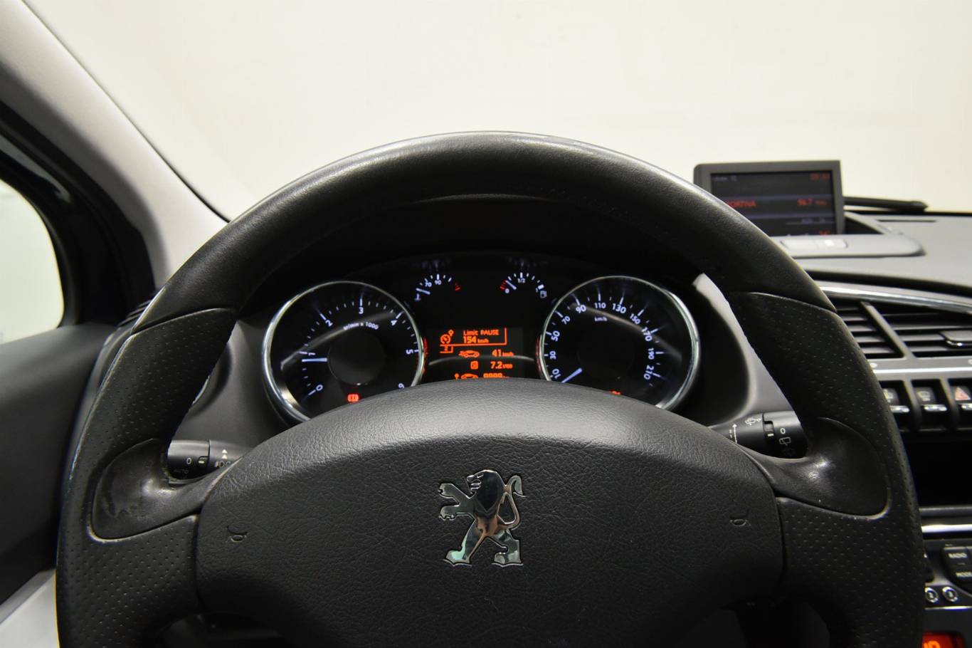 PEUGEOT 3008 11