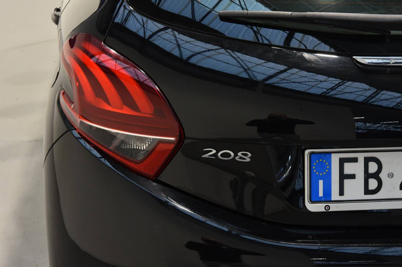 PEUGEOT 208 10