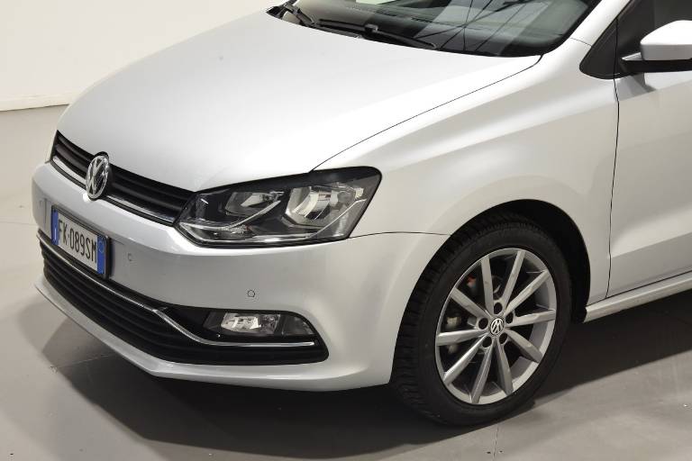 VOLKSWAGEN Polo 29