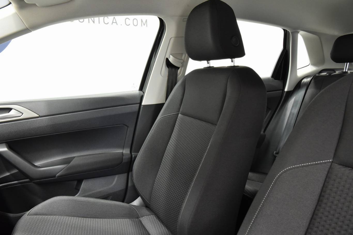 VOLKSWAGEN Polo 53