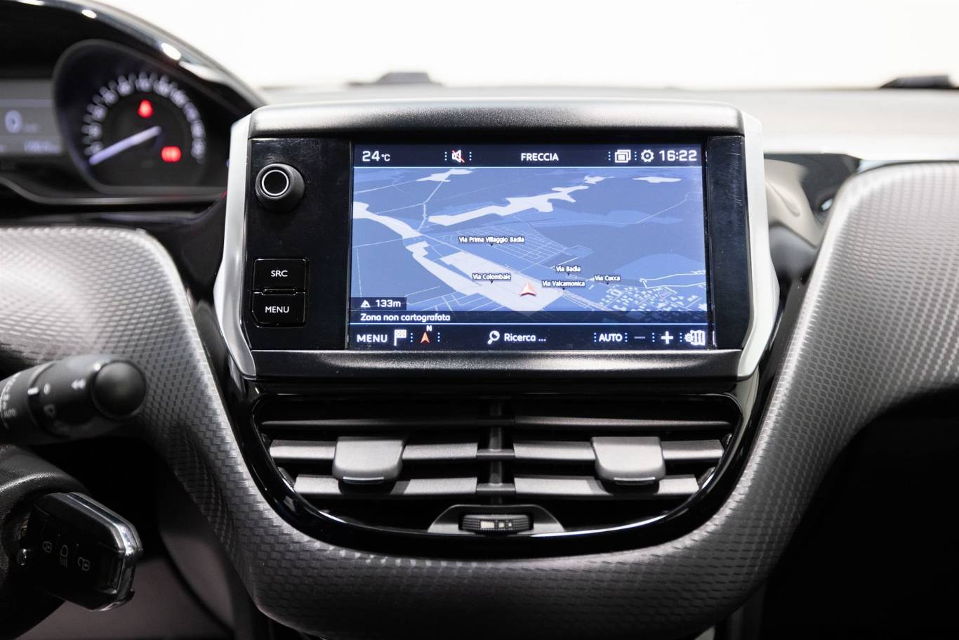 PEUGEOT 208 26