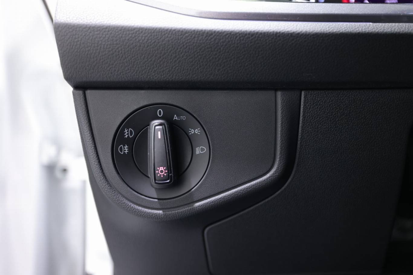 VOLKSWAGEN Polo 26