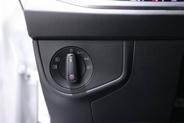 VOLKSWAGEN Polo 26
