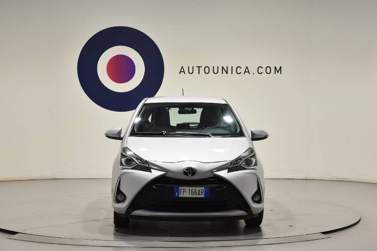 TOYOTA Yaris 5