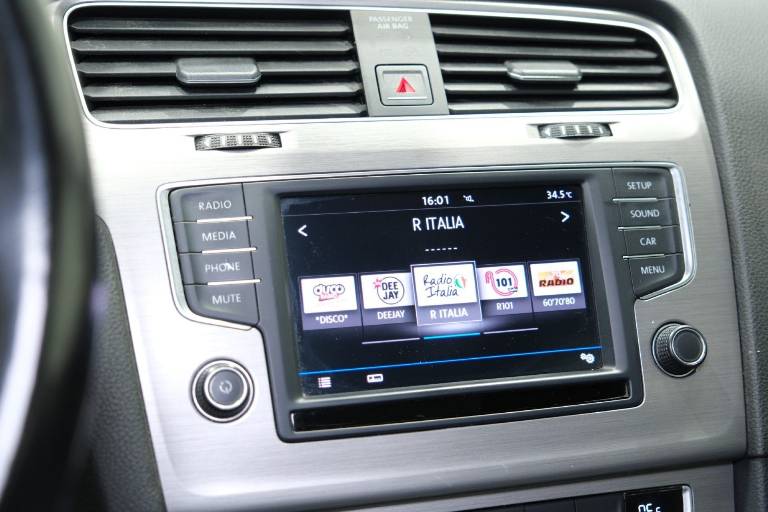 VOLKSWAGEN Golf 26