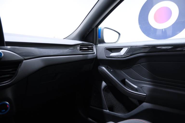 FORD Focus 33