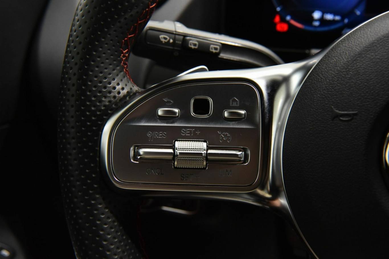 MERCEDES-BENZ GLA 200 18