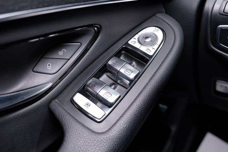 MERCEDES-BENZ GLC 200 37