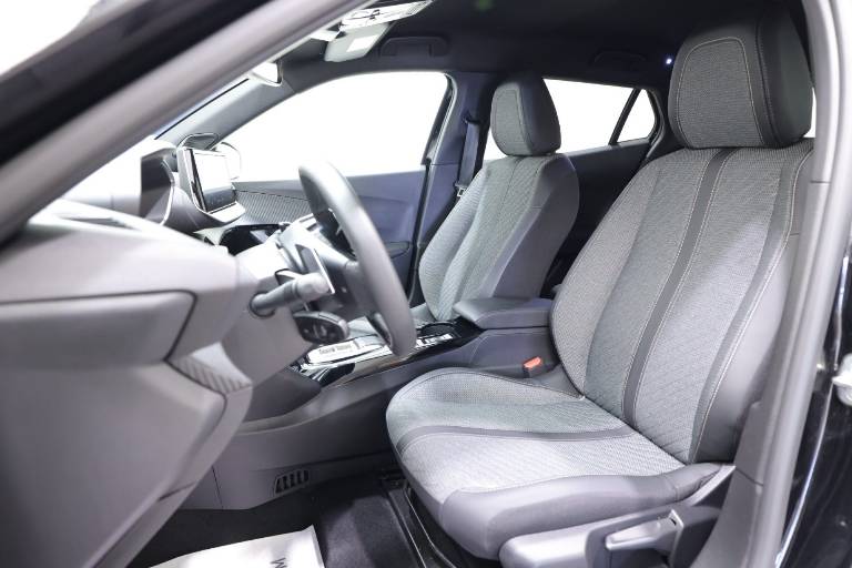 PEUGEOT 2008 6