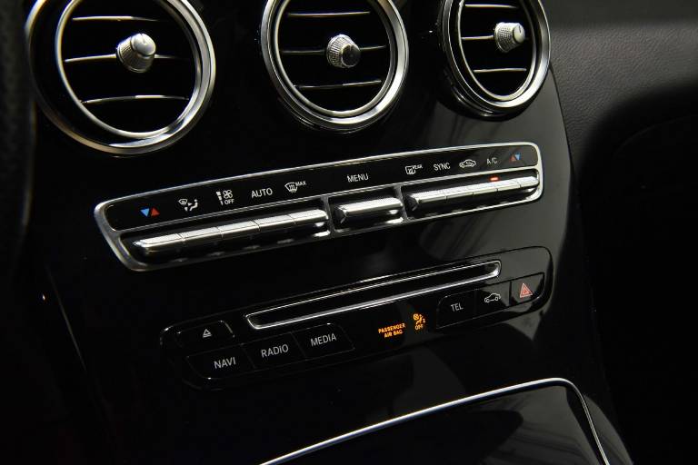 MERCEDES-BENZ GLC 220 11