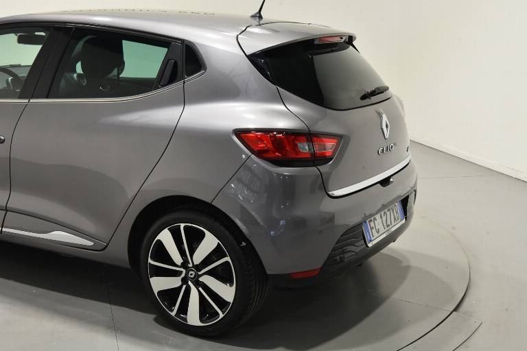 RENAULT Clio 33