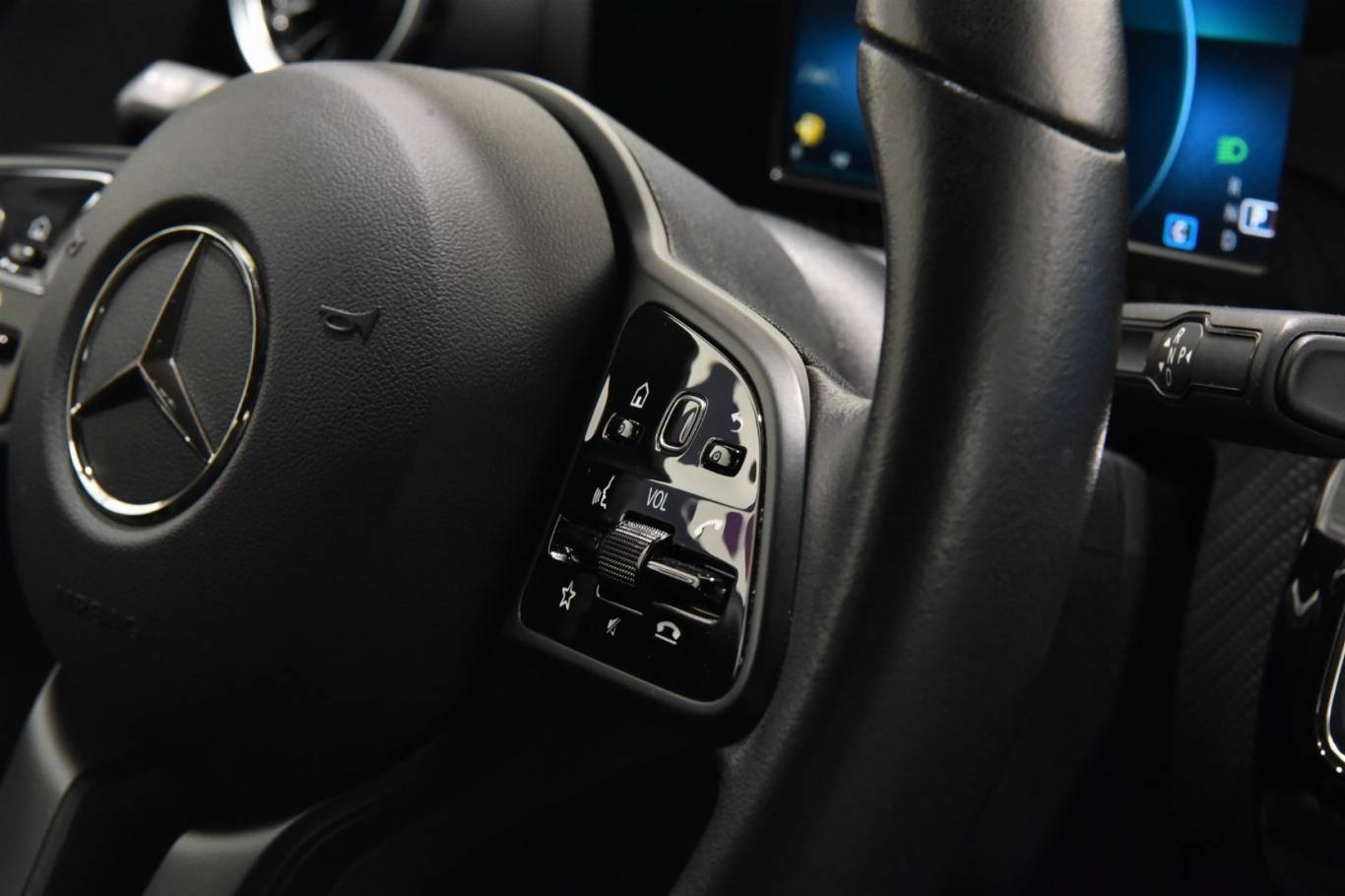 MERCEDES-BENZ A 180 27