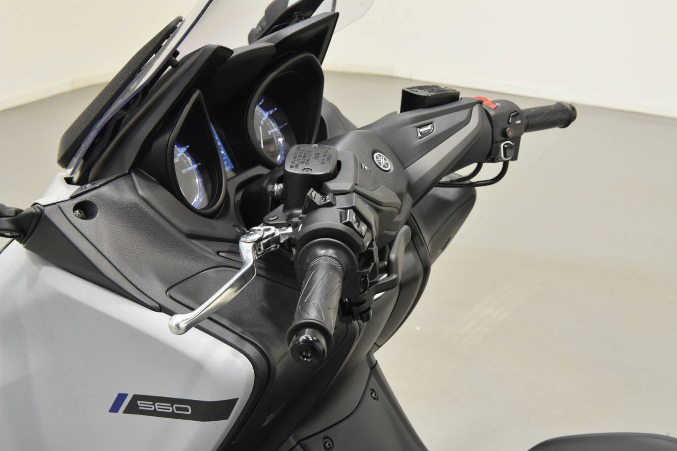 YAMAHA T-Max 560 36