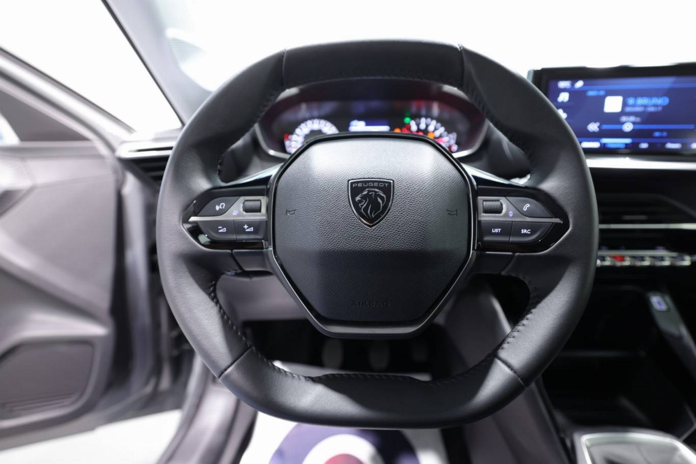 PEUGEOT 208 7