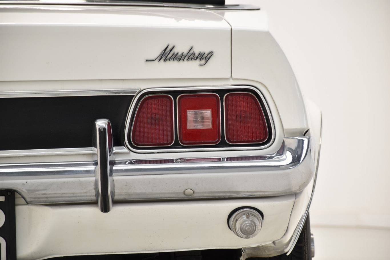 FORD Mustang 16