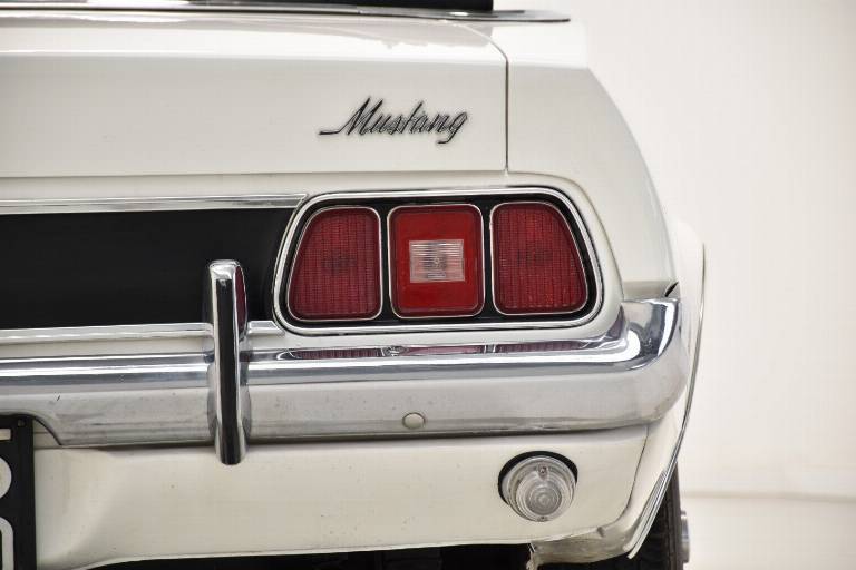 FORD Mustang 16