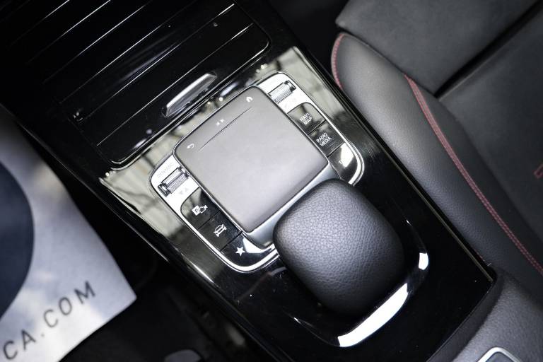 MERCEDES-BENZ A 180 32