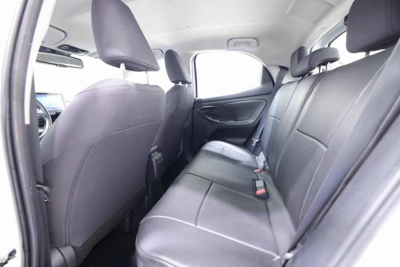 TOYOTA Yaris 32