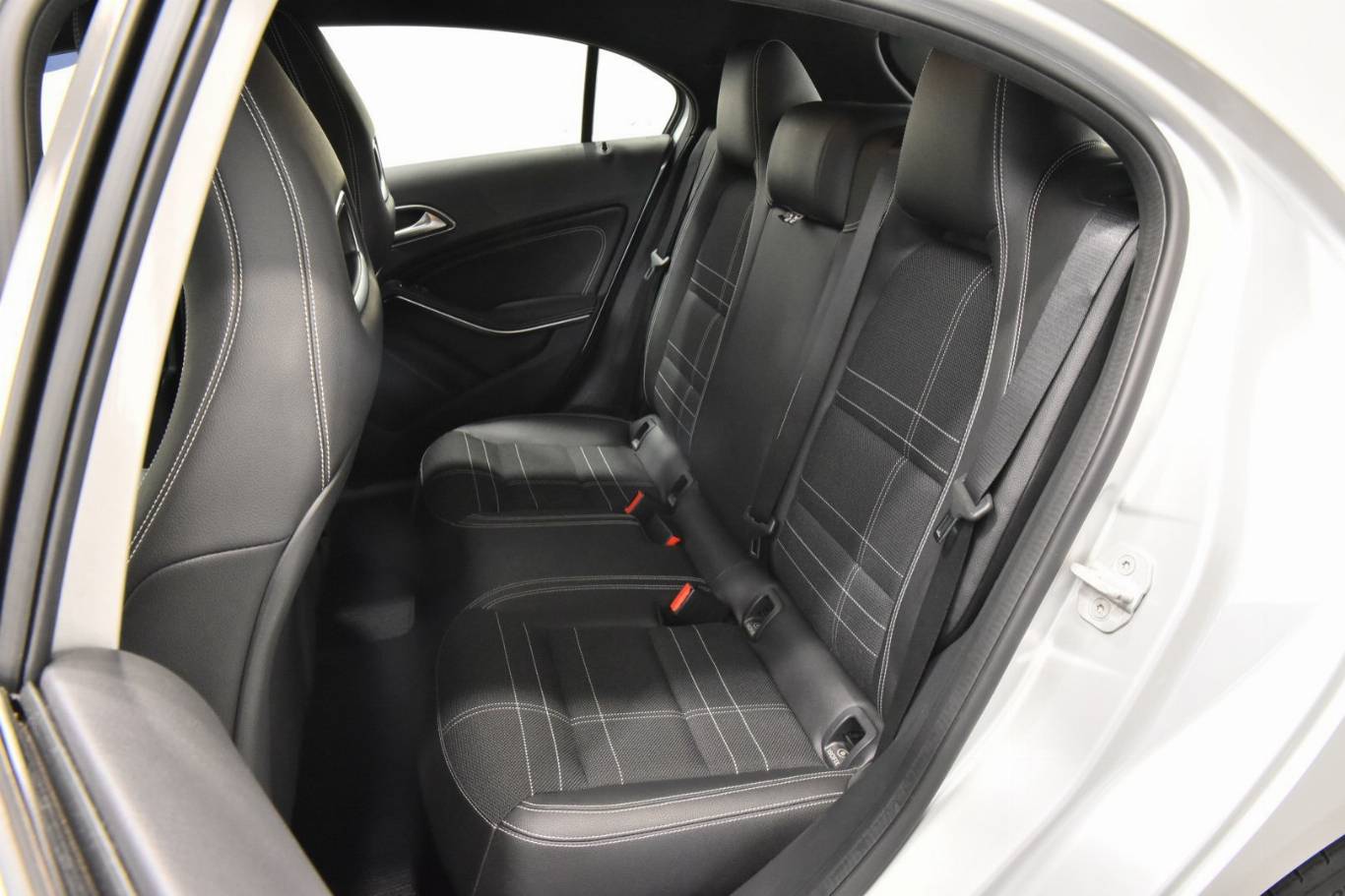 MERCEDES-BENZ A 180 19