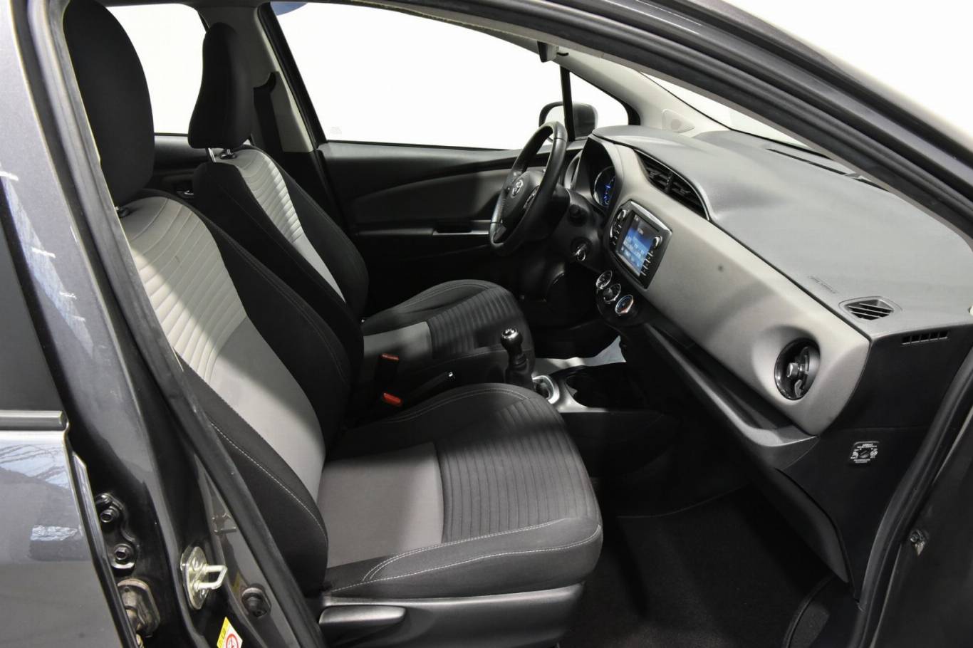 TOYOTA Yaris 21