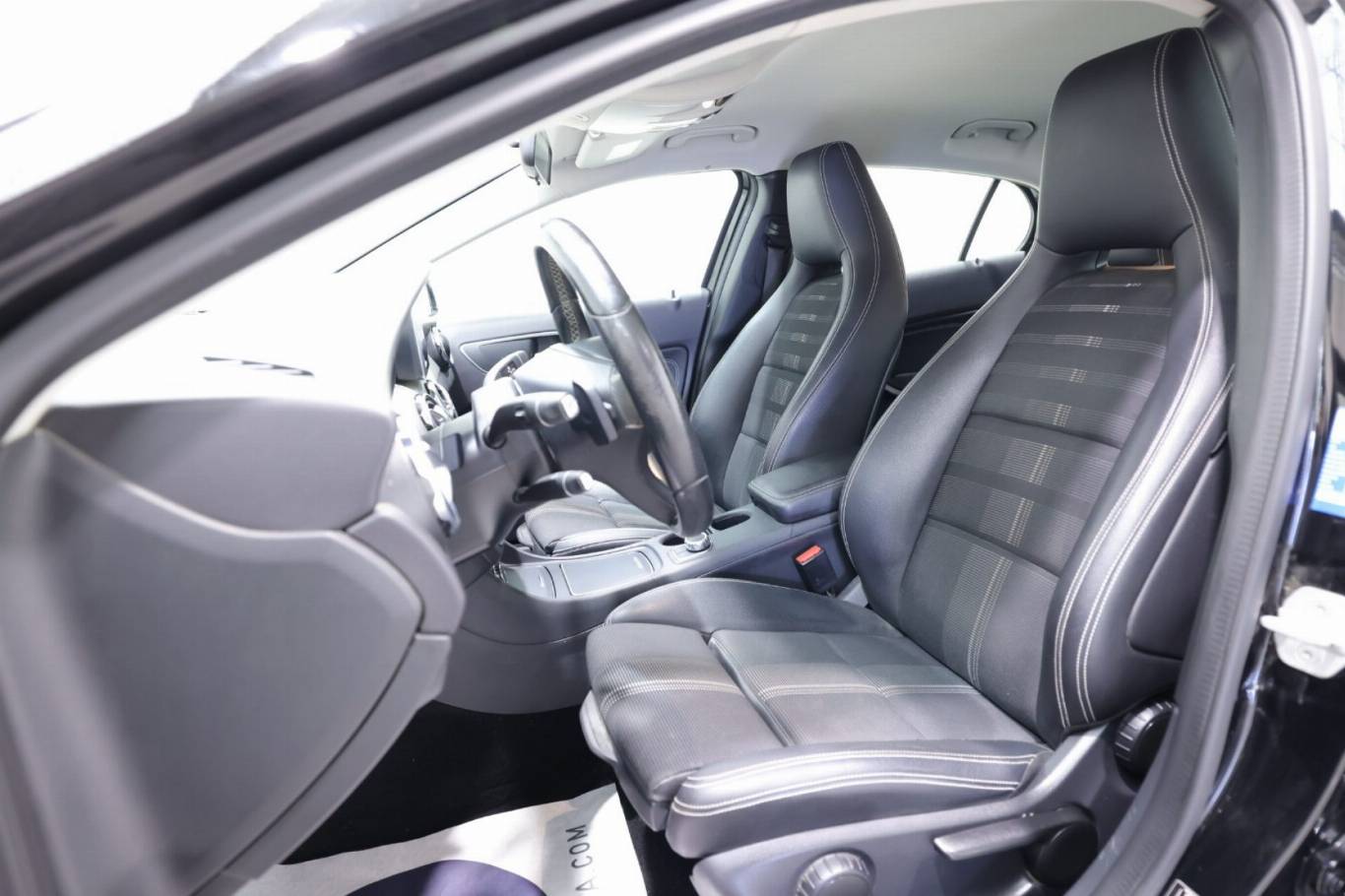 MERCEDES-BENZ GLA 200 6