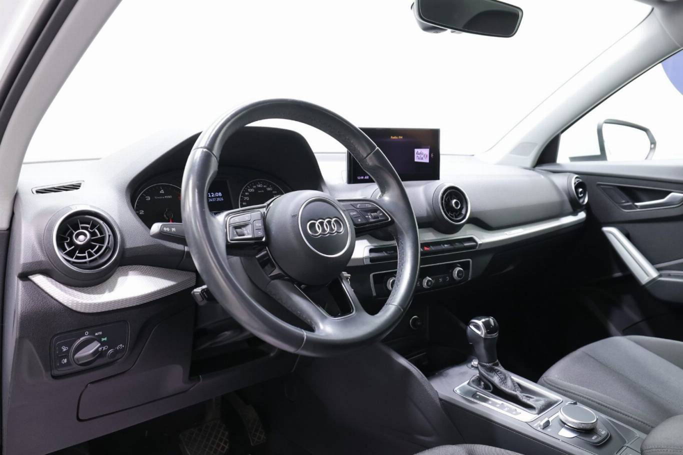 AUDI Q2 5