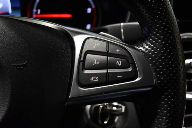 MERCEDES-BENZ GLC 220 8