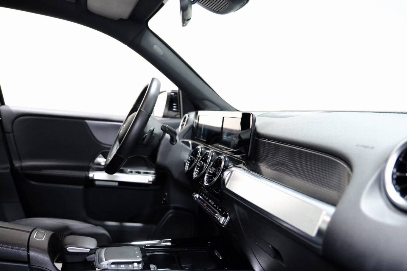 MERCEDES-BENZ GLB 200 62