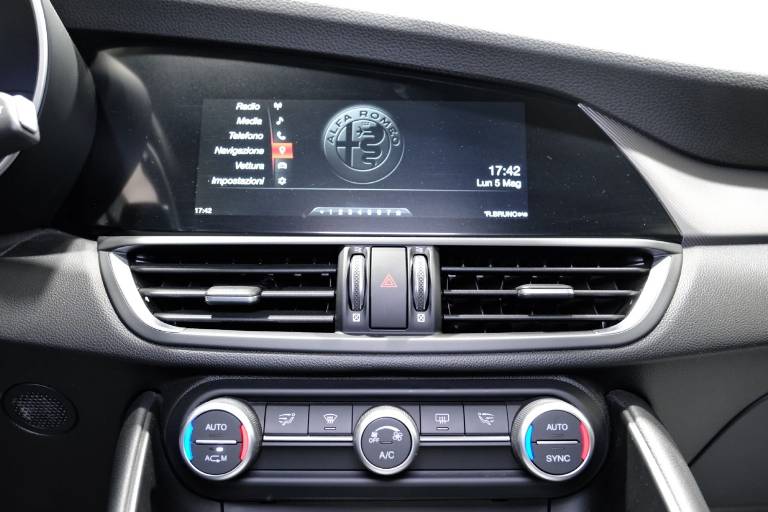 ALFA ROMEO Giulia 9