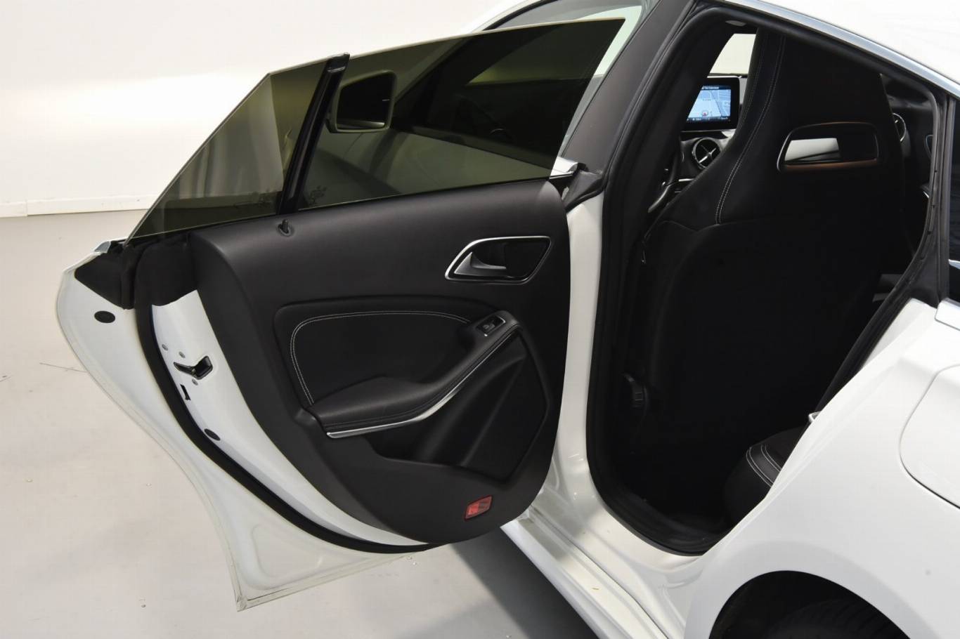 MERCEDES-BENZ CLA 180 24