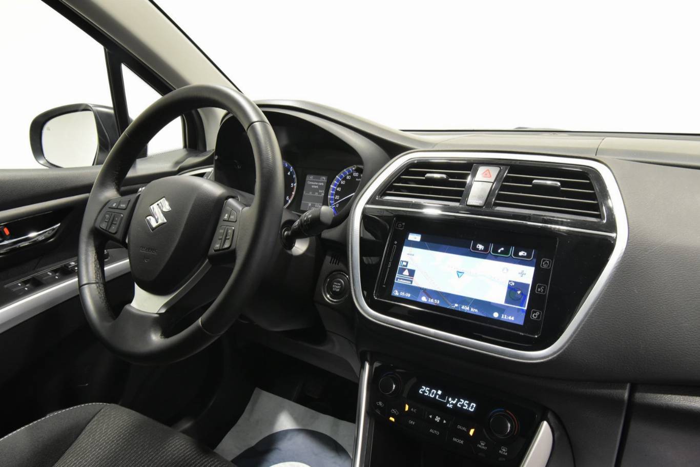 SUZUKI S-Cross 26